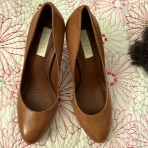 Beautiful Leather Tan high heels. Perfect for a summer outfit 7.5B.
